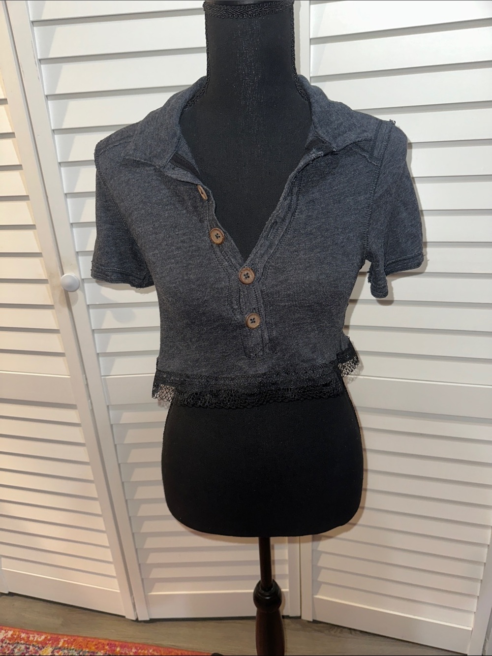 Women's Charcoal Lace-Hem Polo Crop Top